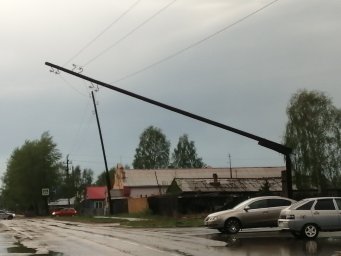 Столб не выдержал натиска непогоды